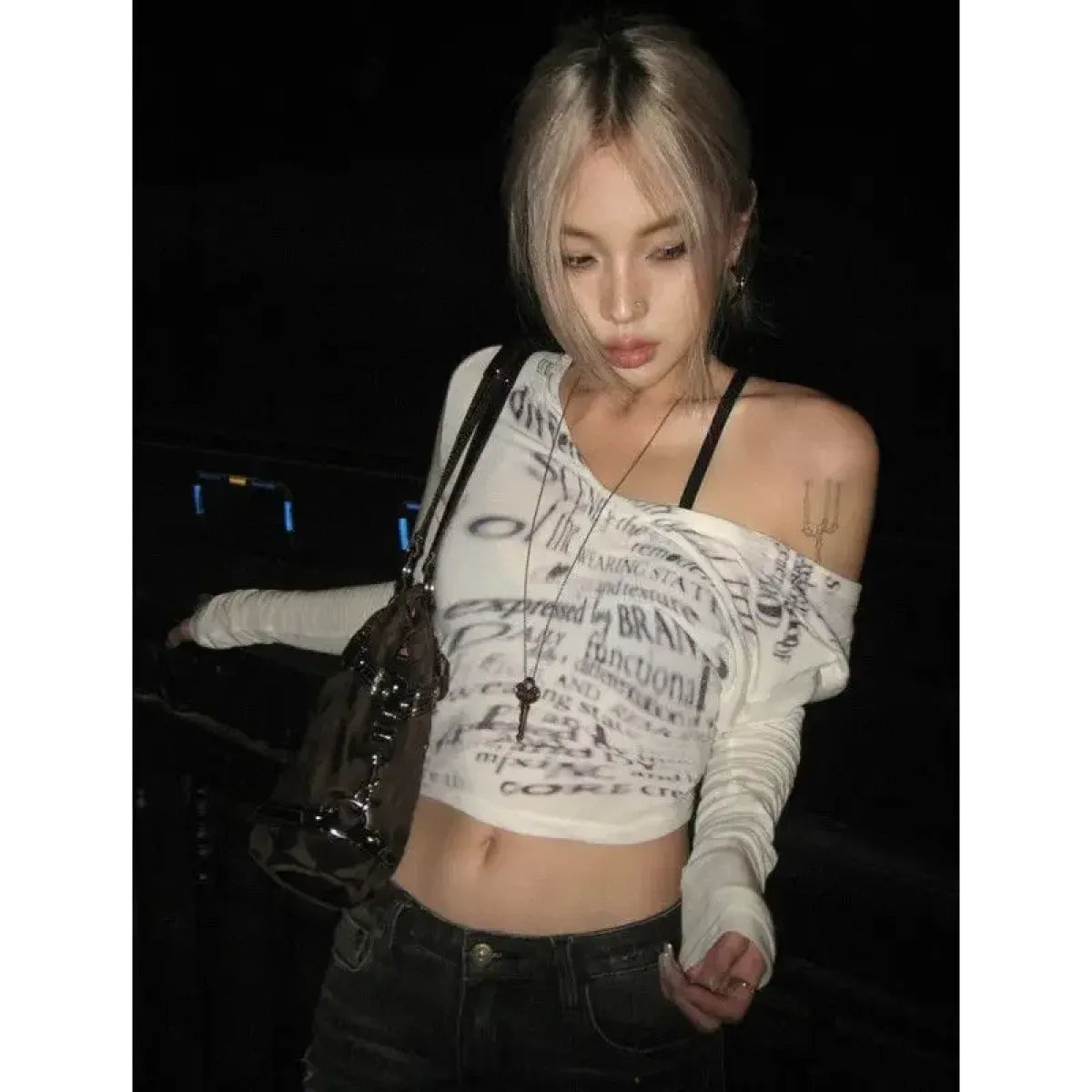 White Off-Shoulder Letter Print Top – Y2K Grunge Crop Tee
