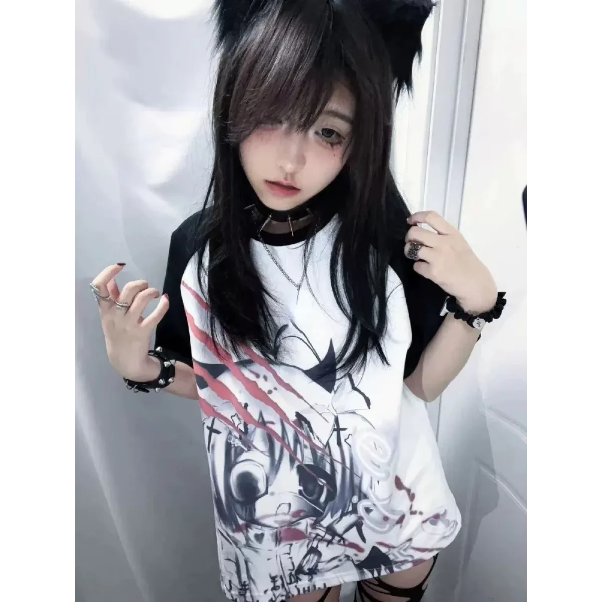 Black & White Gothic Anime T-Shirt – Harajuku Y2K Graphic Top