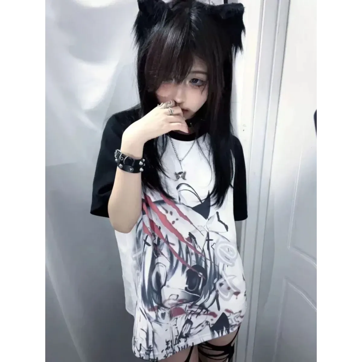 Black & White Gothic Anime T-Shirt – Harajuku Y2K Graphic Top