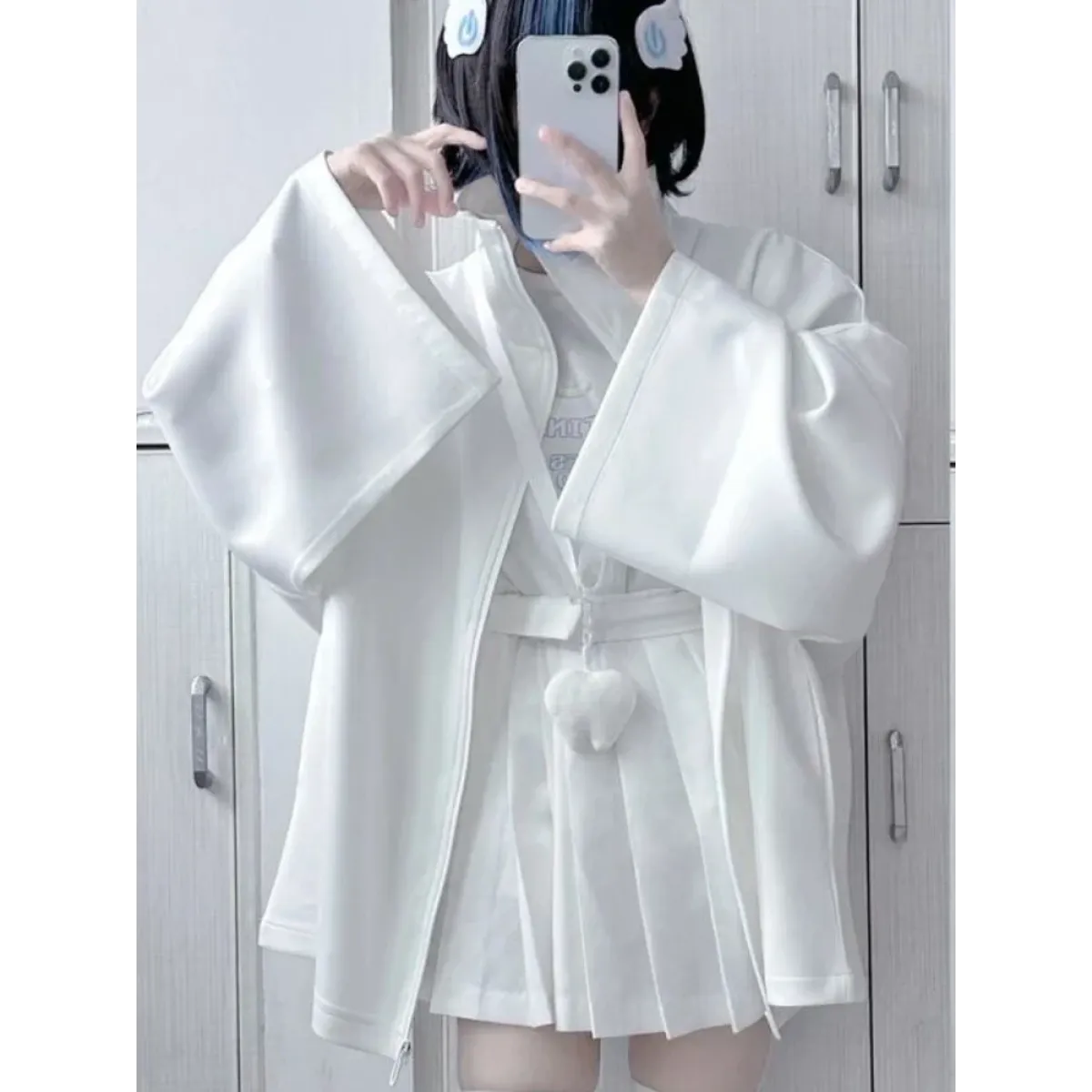 White Oversized Harajuku Hoodie – Embroidered Y2K Aesthetic Zip-Up