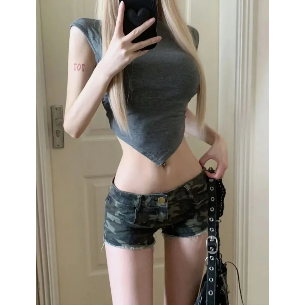 Y2K Grunge Camo Denim Shorts – Vintage Low Waist Bodycon Jeans