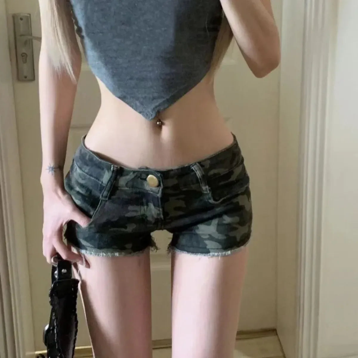 Y2K Grunge Camo Denim Shorts – Vintage Low Waist Bodycon Jeans
